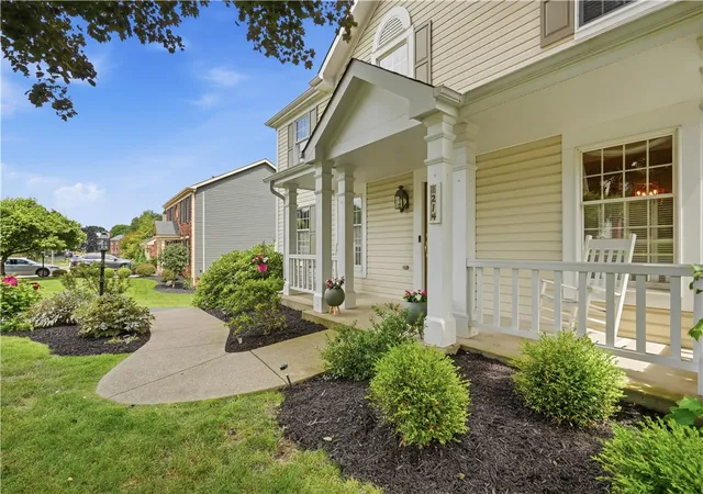 4th image of 214 Thornwood Ct, Moon/crescent Twp, PA 15108 | MLS# 1767239