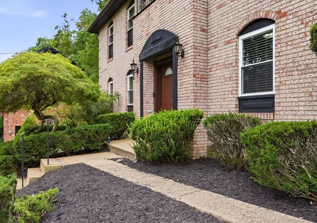 2nd image of 2006 Garrick Dr, Churchill Boro, PA 15235 | MLS# 1767686