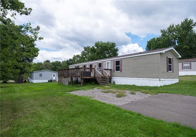 2nd image of 120 Woodview Dr, Middlesex Twp, PA 16059 | MLS# 1766950