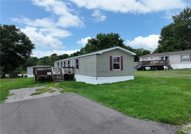 3rd image of 120 Woodview Dr, Middlesex Twp, PA 16059 | MLS# 1766950