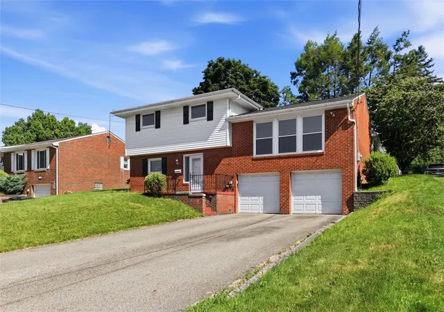Photo 3 of Sale Pending at 126 Elbrook Dr, Harrison Twp, PA 15065 | MLS# 1767717 | Listing updated on 2026-10-07