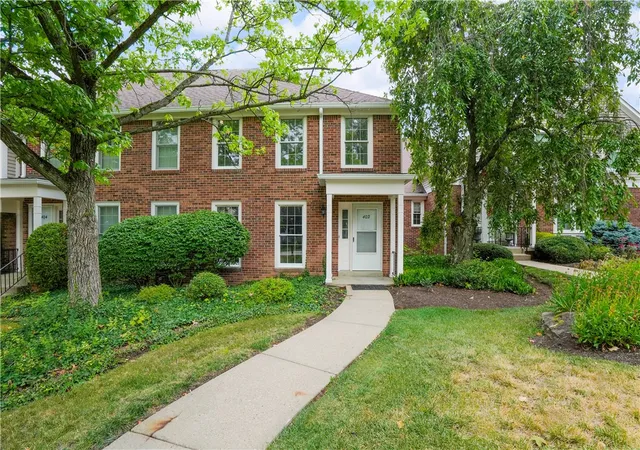 1st image of 402 Royal Ct, Mt Lebanon, PA 15234 | MLS# 1767671