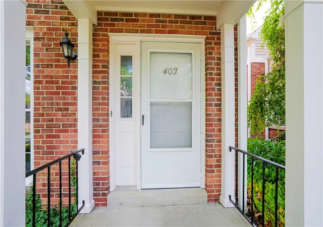 3rd image of 402 Royal Ct, Mt Lebanon, PA 15234 | MLS# 1767671