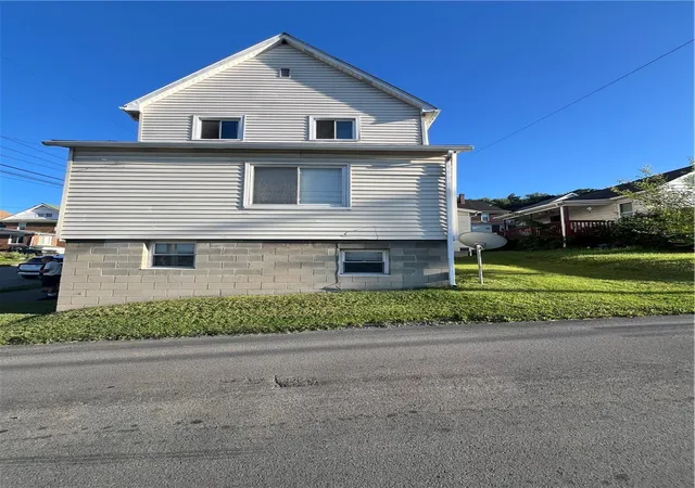 1st image of 316 9th St, Ellwood City, PA 16117 | MLS# 1767763