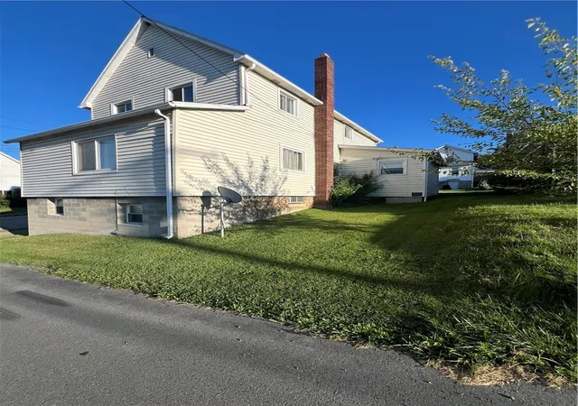 2nd image of 316 9th St, Ellwood City, PA 16117 | MLS# 1767763