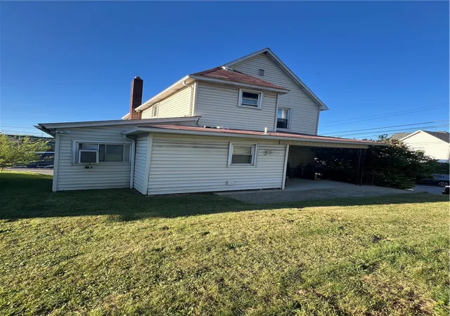 Listing Photo 2 - Condo for sale in building located at 316 9th St, Ellwood City, PA 16117 - Unit #