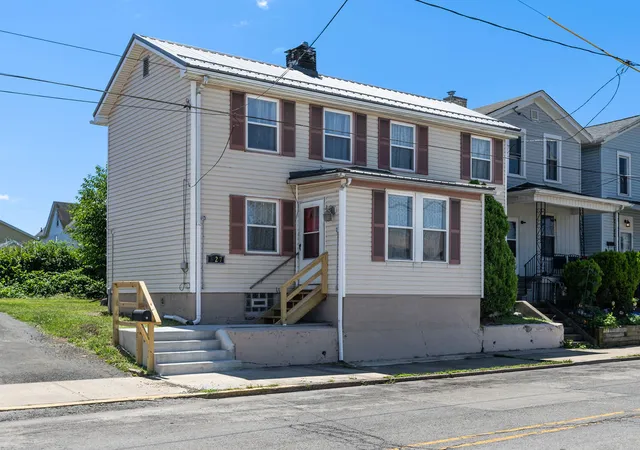 1st image of 527 Reno St, Rochester, PA 15074 | MLS# 1767795