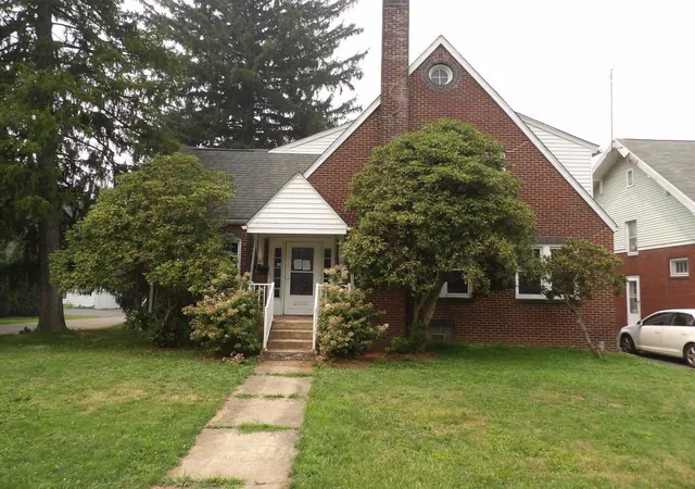 1st image of 110 S Oakdale, Hermitage, PA 16148 | MLS# 1767834