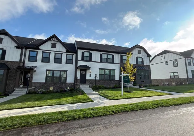 Photo 3 of Townhouse for sale at 515 Blackrock Blvd, Adams Twp, PA 16046 | MLS# 1767879 | Listing updated on 2026-10-05