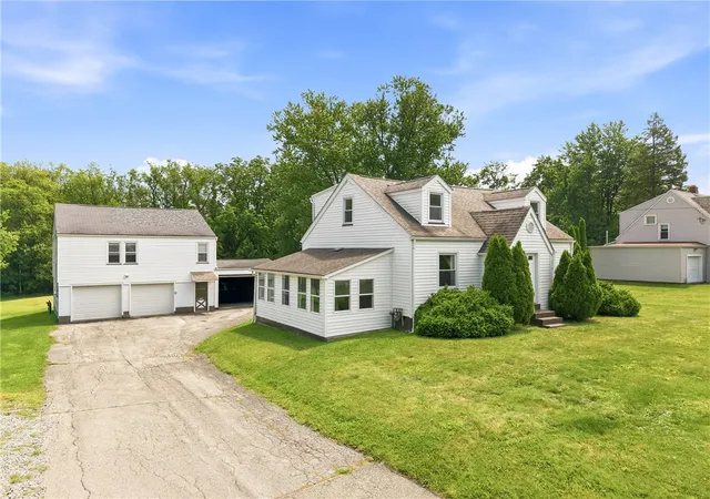 2nd image of 176 Dutch Ln, Hermitage, PA 16148 | MLS# 1767322