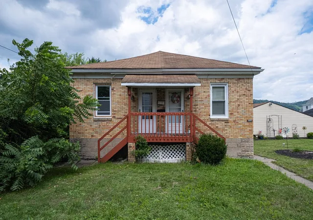 1st image of 735 1/2 7th Ave, Coraopolis, PA 15108 | MLS# 1767960