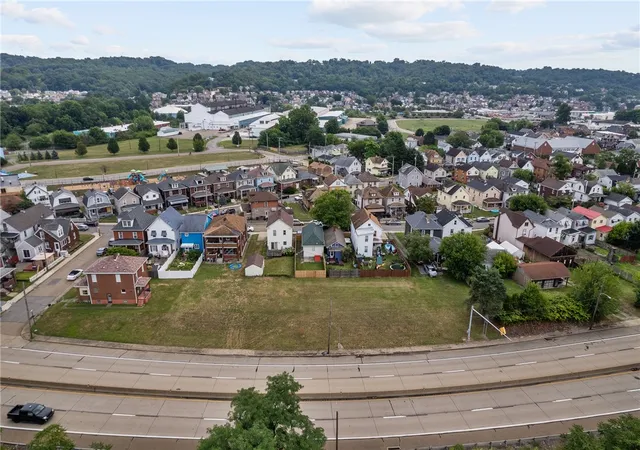 2nd image of 1652 Ohio River Blvd, Ambridge, PA 15003 | MLS# 1767972