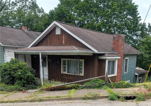 Photo 2 of Single family home for sale at 528 Hoffman, Oil City, PA 16301 | MLS# 1768018 | Listing updated on 2026-08-03