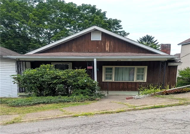 Photo 3 of Single family home for sale at 528 Hoffman, Oil City, PA 16301 | MLS# 1768018 | Listing updated on 2026-08-03