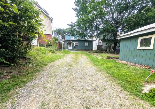 Photo 4 of Single family home for sale at 528 Hoffman, Oil City, PA 16301 | MLS# 1768018 | Listing updated on 2026-08-03