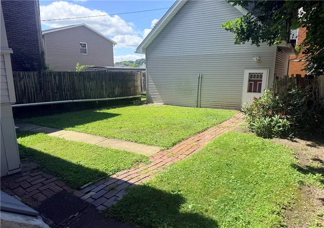 Photo 2 of Single family home for sale at 139 Queen St, Kittanning Boro, PA 16201 | MLS# 1768057 | Listing updated on 2026-08-04