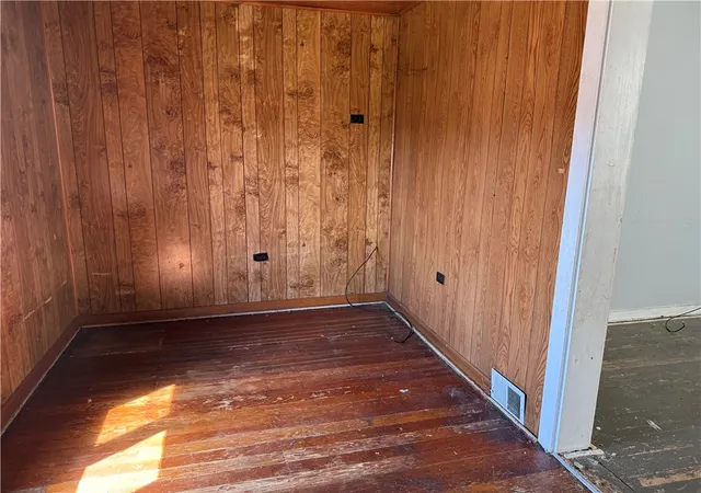 Photo 3 of Single family home for sale at 433 Euclid Ave, Glassport, PA 15045 | MLS# 1768095 | Listing updated on 2026-08-04