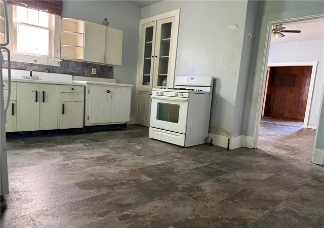 Photo 4 of Single family home for sale at 433 Euclid Ave, Glassport, PA 15045 | MLS# 1768095 | Listing updated on 2026-08-04