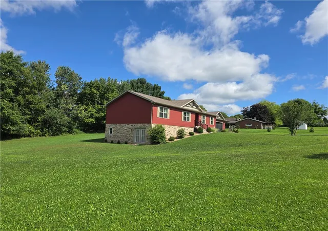 2nd image of 961 Sunset Dr, Center Twp, PA 16001 | MLS# 1768086