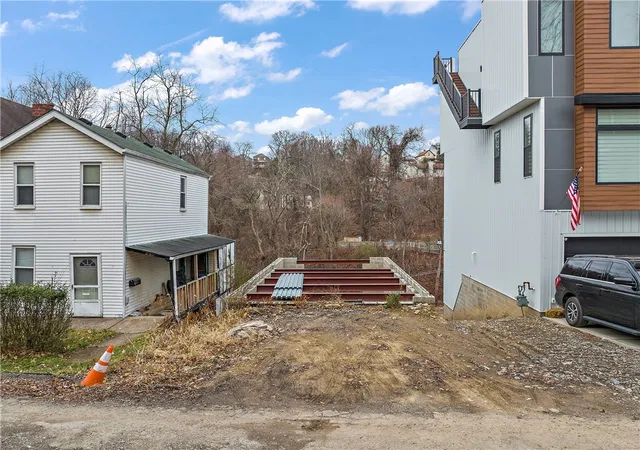 1st image of 424 Clarence St, West End, PA 15211 | MLS# 1767937