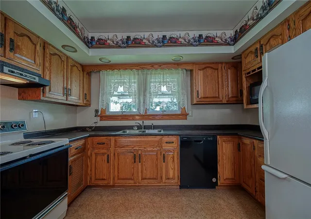 5th image of 412 Old Zelienople Rd, Ellwood City, PA 16117 | MLS# 1767916