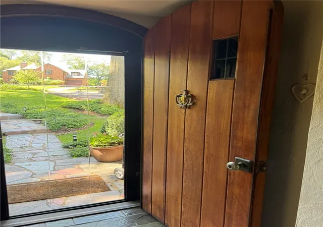 3rd image of 1080 Woodberry Rd, New Kensington, PA 15068 | MLS# 1768304