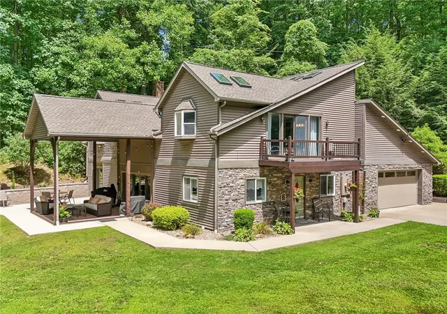 Photo 3 of Single family home for sale at 1099 Davis Rd, Slippery Rock Twp, PA 16117 | MLS# 1768264 | Listing updated on 2026-09-22