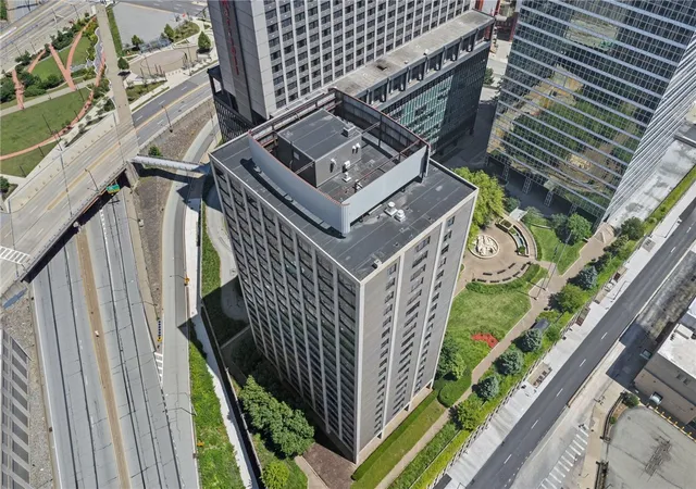 3rd image of 112 Washington Pl #18C, Downtown Pgh, PA 15219 | MLS# 1768409