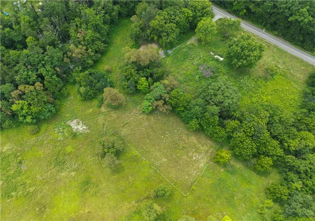 2nd image of 610 Valley Rd, Darlngtn Twp, PA 16115 | MLS# 1768121
