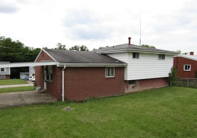 3rd image of 403 Oak Ave, Elizabeth Twp/boro, PA 15037 | MLS# 1768259