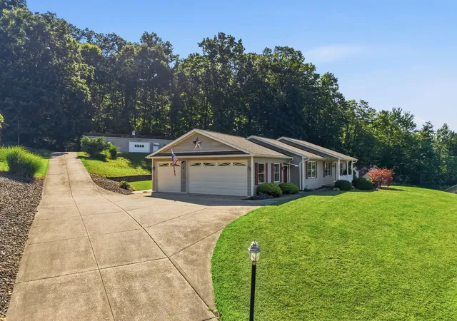 3rd image of 195 Browns Hill Rd, Middlesex Twp, PA 16059 | MLS# 1768559