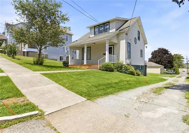 Photo 3 of Single family home for sale at 247 E Fairview St, Somerset Boro, PA 15501 | MLS# 1768567 | Listing updated on 2026-10-02