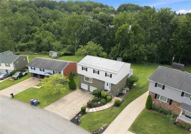 Photo 2 of Single family home for sale at 252 Boyce Park Dr, Plum Boro, PA 15239 | MLS# 1768164 | Listing updated on 2026-08-31