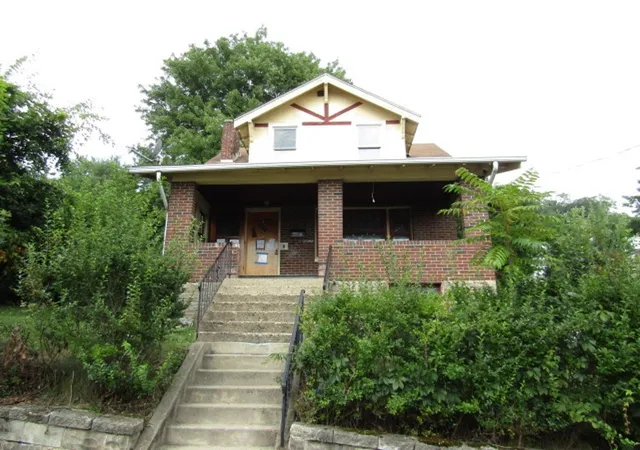 Single family home for sale at 424 W 9th Avenue, Tarentum, PA 15084 | MLS# 1768603