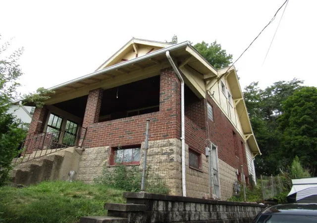 Photo 3 of Single family home for sale at 424 W 9th Avenue, Tarentum, PA 15084 | MLS# 1768603 | Listing updated on 2026-10-08