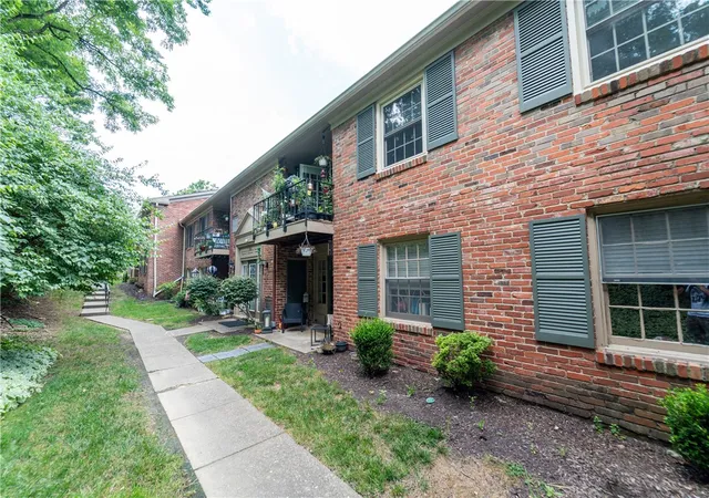 Photo 2 of Condo for sale at 1010 Margarite Dr #F, Scott Twp, PA 15216 | MLS# 1768787 | Listing updated on 2026-09-01
