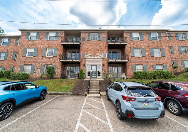 Photo 2 of Condo for sale at 1010 Margarite Dr #F, Scott Twp, PA 15216 | MLS# 1768787 | Listing updated on 2026-09-01