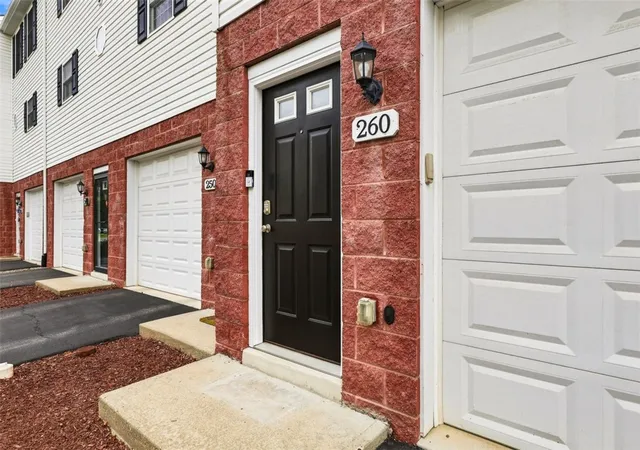 Photo 2 of Sale Pending at 260 Creekview Ln, Oakdale, PA 15071 | MLS# 1769274 | Listing updated on 2026-08-31