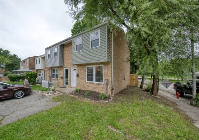 Photo 2 of Townhouse for sale at 442 Enright Ct, East Liberty, PA 15206 | MLS# 1769653 | Listing updated on 2026-08-31