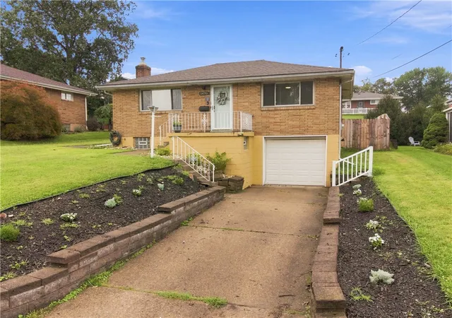 Photo 3 of Single family home for sale at 1470 Madden Dr, Monroeville, PA 15146 | MLS# 1769427 | Listing updated on 2026-10-04