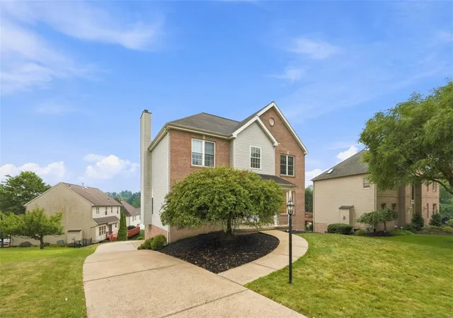 Photo 2 of Single family home for sale at 1915 Markley Dr, Franklin Park, PA 15143 | MLS# 1769781 | Listing updated on 2026-08-31