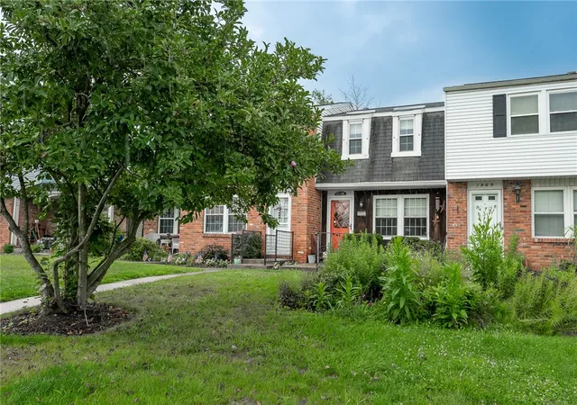 Photo 3 of Townhouse for sale at 1965 Kirkby Dr, South Park, PA 15129 | MLS# 1769797 | Listing updated on 2026-09-01