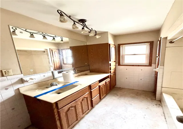 Photo 4 of Single family home for sale at 820 Lathrop St, New Castle, PA 16101 | MLS# 1770119 | Listing updated on 2026-09-21