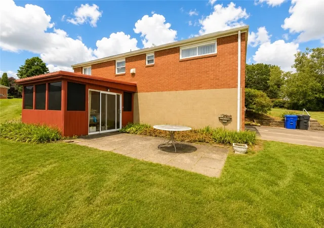 Photo 2 of Single family home for sale at 124 Tanglewood Dr, Middlesex Twp, PA 16059 | MLS# 1770264 | Listing updated on 2026-08-31