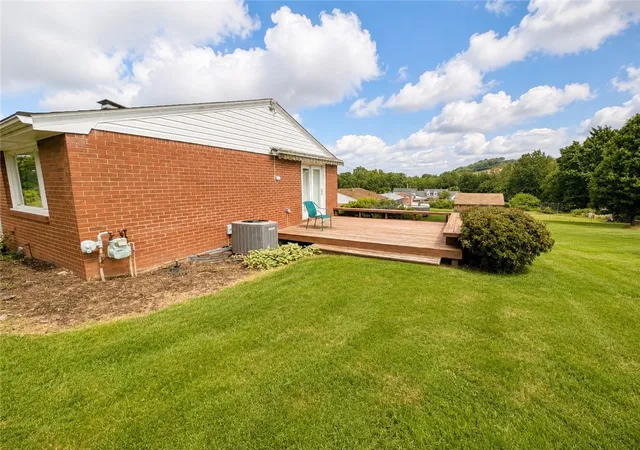 Photo 3 of Single family home for sale at 124 Tanglewood Dr, Middlesex Twp, PA 16059 | MLS# 1770264 | Listing updated on 2026-08-31