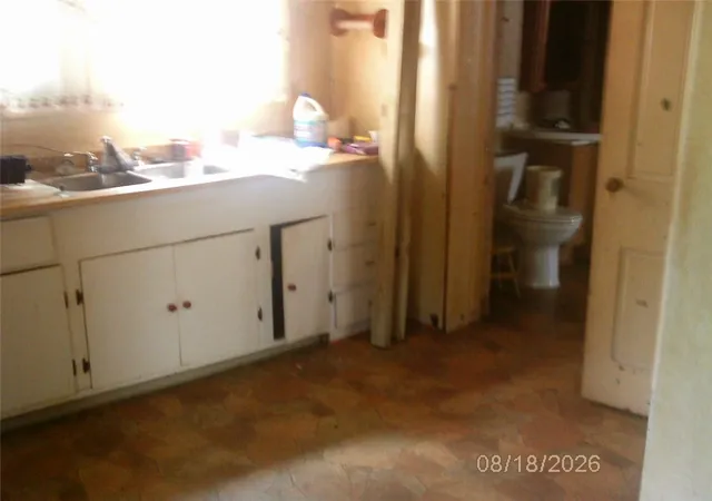 Photo 3 of Single family home for sale at 124 N Shenango St, Mercer Boro, PA 16137 | MLS# 1770458 | Listing updated on 2026-08-31