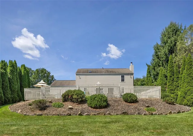 Photo 3 of Sale Pending at 204 Trillium Dr, Cranberry Twp, PA 16066 | MLS# 1770391 | Listing updated on 2026-08-31