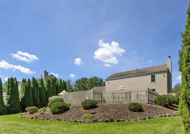 Photo 4 of Sale Pending at 204 Trillium Dr, Cranberry Twp, PA 16066 | MLS# 1770391 | Listing updated on 2026-08-31