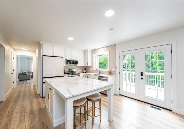 Photo 3 of Single family home for sale at 328 Comstock Dr, North Huntingdon, PA 15642 | MLS# 1770510 | Listing updated on 2026-10-10