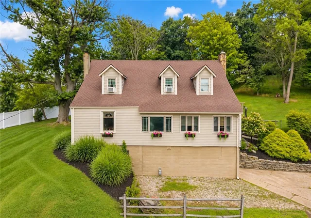 Photo 1 of Single family home for sale at 960 S Main St, South Strabane, PA 15301 | MLS# 1769578 | Listing updated on 2026-10-08